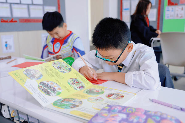 惠立读书周 - 门装饰,南通惠立学校